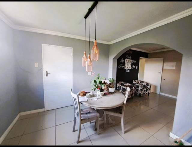 4 BEDROOM HOUSE FOR SALE IN HEUWELOORD